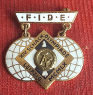 1960 LEIPZIG 14 Th CHESS OLYMPIAD FIDE - Enamel Badge Pin, Brooch / Abzeichen - Jeux