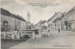 89   Dixmont  -    La   Grande Rue Et La Fontaine - Dixmont