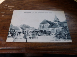 Cpa Saint-Valérien La Route  De Chéroy Un Jour De Marché - Saint Valerien