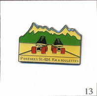 Pin's Sport - Rollers / 624 Km à Roulettes Dans Les Pyrénées. Non Estampillé. Epoxy. T866-13 - Skateboard