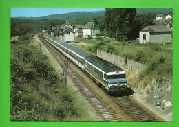 TRAIN. RAIL USSELOIS. VENTADOUR BORDEAUX LYON TRACTÉ PAR LA CC 72010 TRAVERSE LA PETITE GARE DE MAUSSAC - Réf. N°12040 - - Ussel