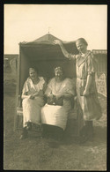 Orig. Foto AK 20er Jahre, Portrait Drei  Mädchen In Schönen Kleidern Am Strand, Cute Girls On The Beach, Beach Chair - Buesum