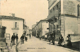 Ségonzac * La Grande Rue Du Village * Librairie Papeterie PHILIBERT * Coiffeur * Villageois - Altri & Non Classificati