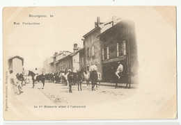 38 Isère Bourgoin Le 1er Hussard Avec Chevaux  Rue Pontcottier Ed Papeterie Moderne - Bourgoin