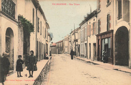 65 - HAUTES PYRÉNÉES - VIC-BIGORRE - Rue Thiers - Cliché Ferrier, édit. Lapeyre  (10107) - Vic Sur Bigorre