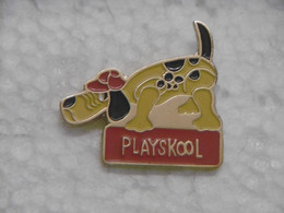 Pin's - Jeux Jouet CHIEN Avec Une Casquette - Pins PLAYSKOOL  Pin Badge EGF - Jeux