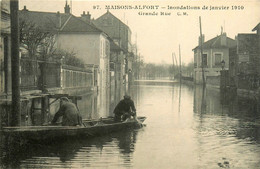 Maisons Alfort * Alfort * La Grande Rue * Sauveteurs En Barque * Inondations Janvier 1910 * Crue - Maisons Alfort