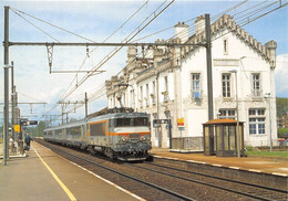 21-AUXONNE- LE RAIL USSELLOIS , UN T.E.R TRAVERSE LA GARE D'AUXONNE - Auxonne