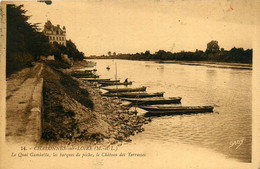 Chalonnes Sur Loire * Le Quai Gambetta * Les Barques De Pêche * Le Château Des Terrasses - Chalonnes Sur Loire