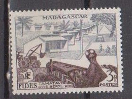 MADAGASCAR        N°  YVERT  : 327  NEUF AVEC  CHARNIERES      ( Charn  4 /50  ) - Nuevos
