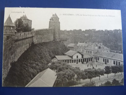 FOUGERES  L'ECOLE SAINT SULPICE SOUS LES TOURS DU CHATEAU - Fougeres