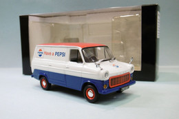 Minichamps - FORD TRANSIT 1971 PEPSI COLA Kastenwagen Réf. 400 082460 BO 1/43 - Minichamps