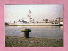 PHOTOGRAPHIE - FREGATE DE GRASSE - D 612 - AU PORT DE DUNKERQUE - MARINE DE GUERRE FRANCAISE - Barcos