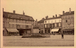 PONT-DE-VAUX      ( AIN )    PLACE JOUBERT - Pont-de-Vaux