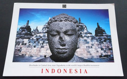 Borobudur In Central Java, Near Yogyakarta, Is The World's Largest Buddhist Monument - Buddhismus