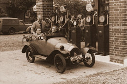 16154"PEUGEOT ENTRE 1900 ET 1940-LA PHOTO EST UNE IMPRESSION RECENTE D'UN LABORATOIRE PHOTO PROFESSIONEL-Cm. 10 X 15 - Automobile