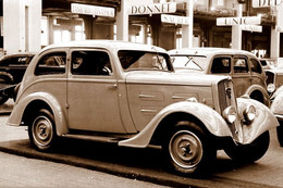 16172"PEUGEOT ENTRE 1900 ET 1940-LA PHOTO EST UNE IMPRESSION RECENTE D'UN LABORATOIRE PHOTO PROFESSIONEL-Cm. 10 X 15 - Coches