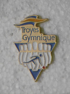 Pin's - TROYES GYMNIQUE - Pins RARE Pin Sport BOWLING Badge Ville 10 AUBE - Bowling