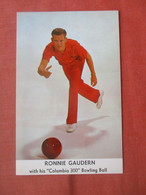 Bowling Ronnie Gaudern With His Columbia 300 Bowling Ball Made By Quanity Postcards.      Ref 5539 - Bowling