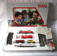PIKO H0 Start-Set E-Lok 1016 005-9 Mit 4 Kessel- Und Güterwagen (111548) - Locomotieven