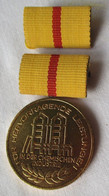 DDR Medaille Für Hervorragende Leistungen Chemische Industrie Im Etui (119682) - GDR