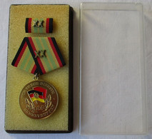 DDR Medaille Treue Dienste In Der Grenztruppen In Gold XX Jahre 283 C (106934) - RDA