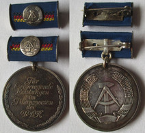 DDR Medaille Für Hervorragende Leistungen Im Finanzwesen Bartel 292 A (113710) - República Democrática