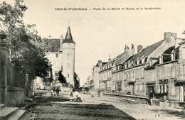 S8033 Cpa 23 Dun Le Palletau - Place De La Mairie Et Route De La Souterraine - Dun Le Palestel