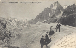 74 CHAMONIX MONT BLANC RANDONNEURS TRAVERSANT LE GLACIER DE LA MER DE GLACE  Editeur GILETTA 8554 - Chamonix-Mont-Blanc