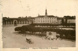 Commercy * La Place De L'hôtel De Ville Et Monument * Attelage - Commercy