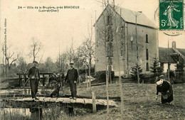 Bracieux * Vue Sur La Villa De La Bruyère * Pêcheur Pêche à La Ligne * Le Facteur ? - Autres & Non Classés