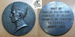 AC - VISIT OF GEN. M. ZIA - UL HAQ PRESIDENT OF ISLAMIC REPUBLIC OF PAKISTAN TO TURKEY AUGUST 1983 MEDAL - MEDALLION - Monarchia / Nobiltà