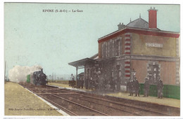 EPONE (78) - La Gare - TRAIN EN MARCHE - Ed. Mlle Louise Trouillier L' H., Paris - Epone