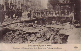 REF13.644  PARIS 8em. L'ORAGE DU 15 JUIN. EBOULEMENT  A L'ANGLE DE LA RUE DE LA BOETIE ET DU FAUBOURG St -HONORE - Inondations