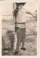 13871.  Fotografia Vintage Bambino Vestito Da Cow Boy Carnevale 1958 Italia - 10x7 - Persone Anonimi