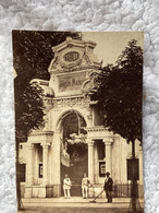 PHOTO ORIGINALE PARIS - Jardin Mabille, Bal Bullier Photo Vers FIN 19EM FRENCH CAN CAN SOIREE AFFICHE PERSONNAGE  ANIMEE - Orte