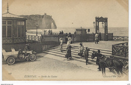 76 ( Seine Maritime ) - ETRETAT - Sortie Du Casino ( Cheval Et Voiture ) - Etretat