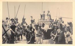 13-SAINTES-MARIES-DE-LA-MER-CARTE-PHOTO-PROCESSION SUR LA PLAGE DES SAINTES MARIE DE LA MER - Saintes Maries De La Mer