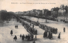 ►ROMANS◄26►CPA◄±1910►LA PLACE D'ARMES UN JOUR DE REVUE DE LA GARNISON◄► ÉDIT. CHIROUZE, ROMANS - Romans Sur Isere