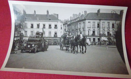 NANTES 44 - PLACE LOUIS XVI  DEFILE DE CARNAVAL - VEHICULE RENAULT - Lieux