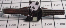 422 Etat Neuf : PINCE DE CRAVATE OURS NOIR ET BLANC PANDA - Boutons De Col /de Manchettes