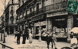Dijon, 21, Place Darcy, Très Animée, Magasins, La Carte Postale Illustrée ( Scan Plus Sombre Que La Carte). - Dijon