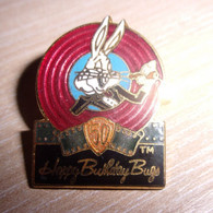 Pin's Anniversaire Des 50 Ans De Bugs Bunny - Warner Bros. Cartoons - Dessin Animé - Lapin - Looney Tunes - Cinéma