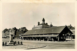 Buchy * La Place Et Les Halles * Halle - Buchy