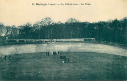 Montargis * Le Vélodrome , La Piste * Thème Sport Cyclisme Vélo - Montargis