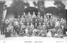 65-LOURDES- BRANCARDIERS - Lourdes