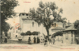 Castelnau Durban * La Place De L'église Du Village * Villageois - Andere & Zonder Classificatie