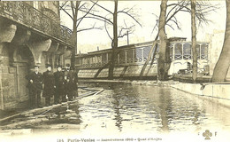 75 PARIS VENISE INONDATIONS DE JANVIER 1910 QUAI D ANJOU TOUTE LA FAMILLE VOUDRAIT TRAVERSER - Inondations De 1910