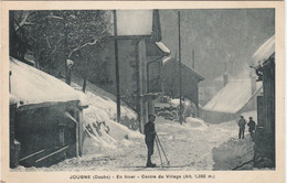 JOUGNE  25  DOUBS   CPA BLEUTEE  EN HIVER   LE CENTRE DU VILLAGE - Autres & Non Classés