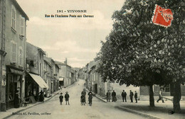 Vivonne * Rue De L'ancienne Poste Aux Chevaux * Commerces Magasins - Vivonne